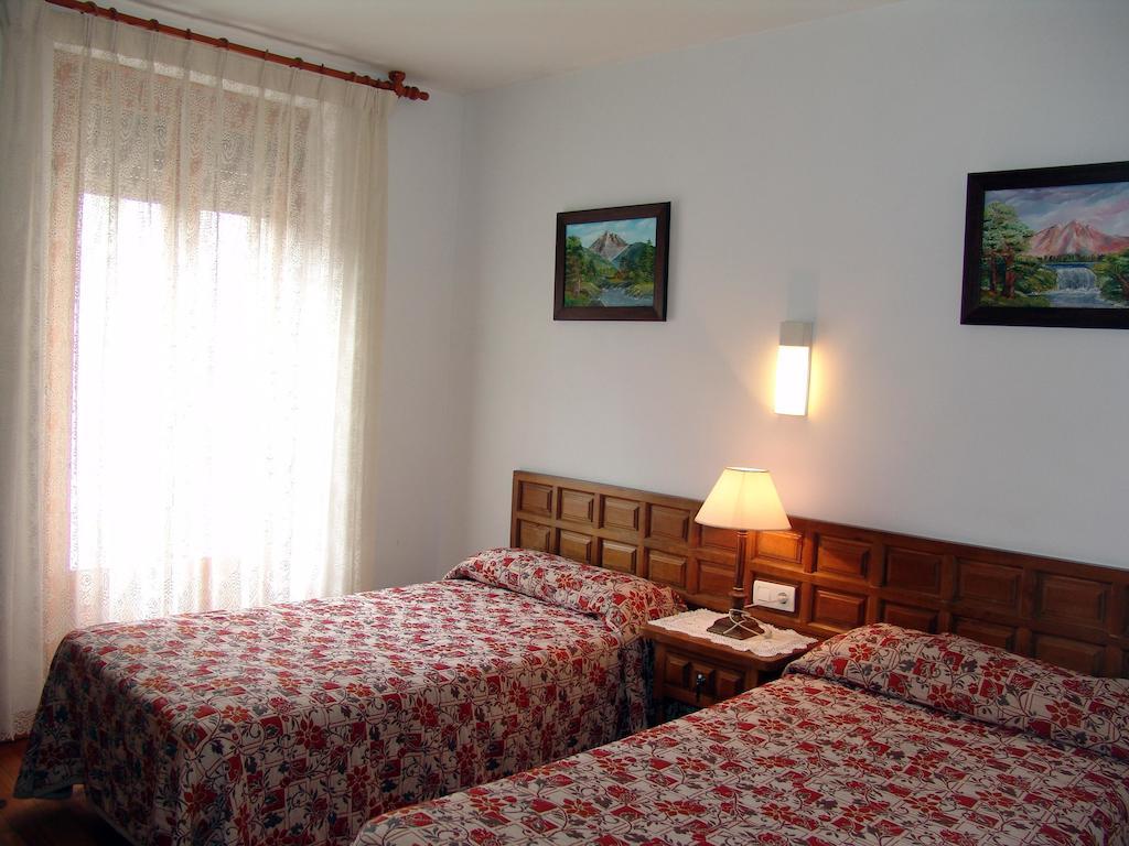 Hostal Pirineos Sarvisé Zewnętrze zdjęcie