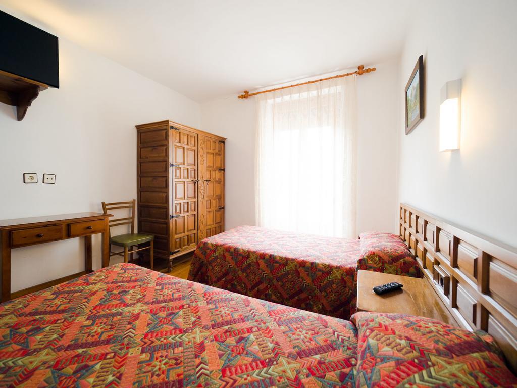 Hostal Pirineos Sarvisé Zewnętrze zdjęcie